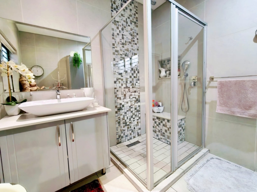 3 Bedroom Property for Sale in Mooivallei Park North West